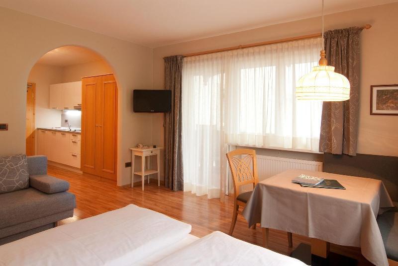 Hotel Garni Villa Park Ортізеї Екстер'єр фото