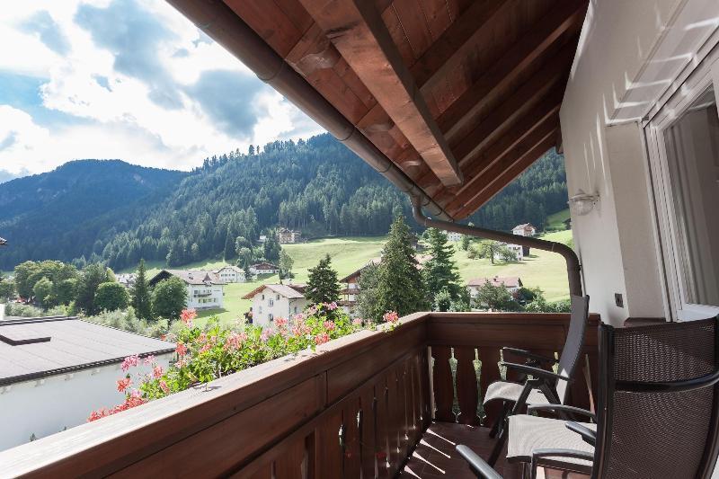 Hotel Garni Villa Park Ортізеї Екстер'єр фото